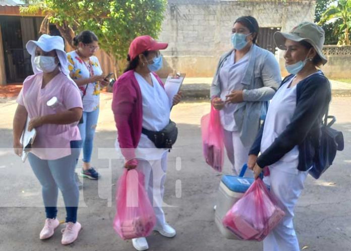 Foto: 150 viviendas del barrio Bertha Díaz fueron visitadas para aplicar la vacuna contra la Covid-19, brindando seguridad a las familias /TN8