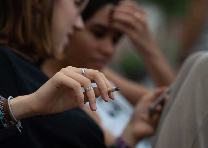 Adolescentes que fuman presentan reducción de materia gris