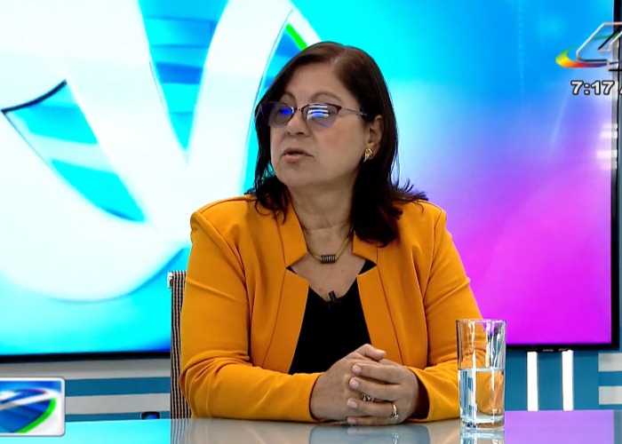 Maestra Ramona Rodríguez habla sobtr nuevos planes en la Universidad Casimiro Sotelo
