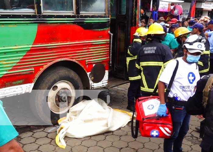 Foto: anciano muere bajo las llantas de un bus en Masaya