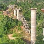 Muertos en India al derrumbarse un puente ferroviario 
