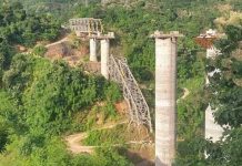 Muertos en India al derrumbarse un puente ferroviario 