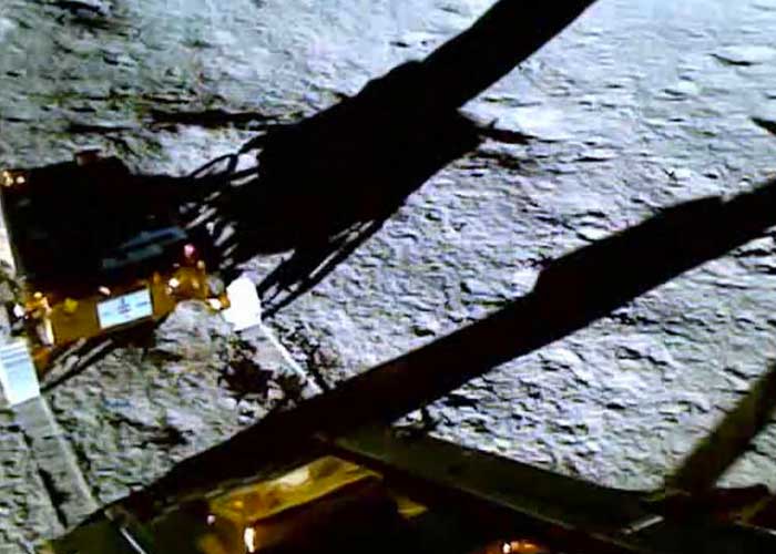 Robot confirma presencia de azufre en el polo sur de la Luna