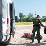 Rescatan en México a migrantes que viajaban en un tráiler