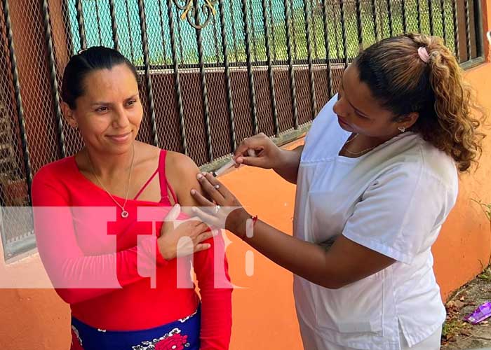 Foto: vacunación en barrios de Managua