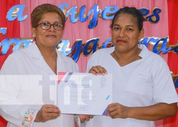 Foto: Reconocimiento a mujeres de la salud en el Triángulo Minero / TN8