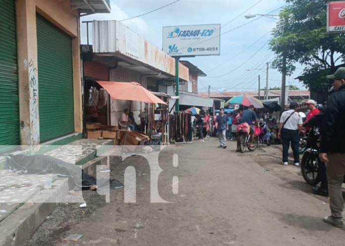 Foto: Tomador muere en una calle cercana al Mercado Roberto Huembes / TN8
