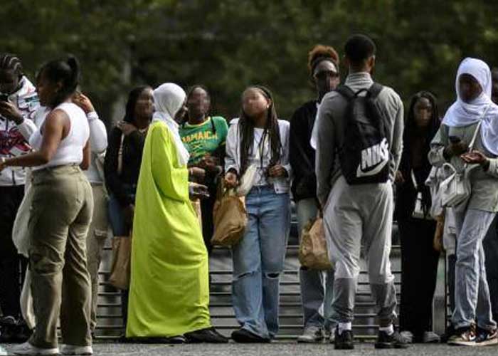 La prohibición de la Abaya genera un altercado sobre el Islam en Francia