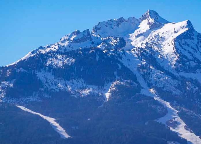 Foto: Una estación de en los Alpes franceses cierra por falta de nieve /Cortesía