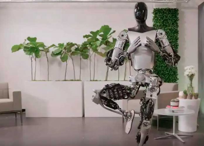 Foto: Tesla demuestra la evolución impresionante de optimus, su robot humanoide/Cortesía