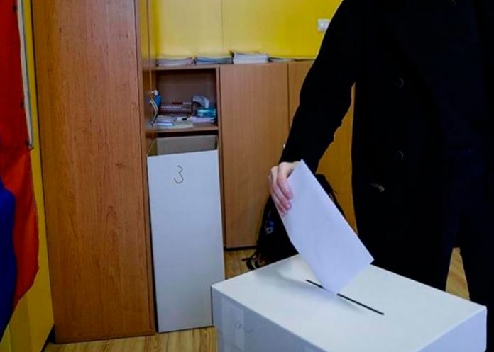 Ciudadanos de Eslovaquia acuden a las urnas para elegir nuevo Parlamento