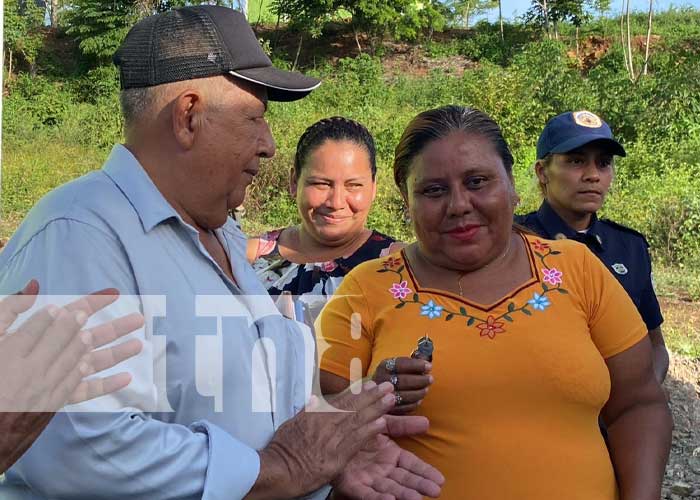 Alcaldía de Juigalpa restituye los derechos a cuatro familias con nuevas viviendas