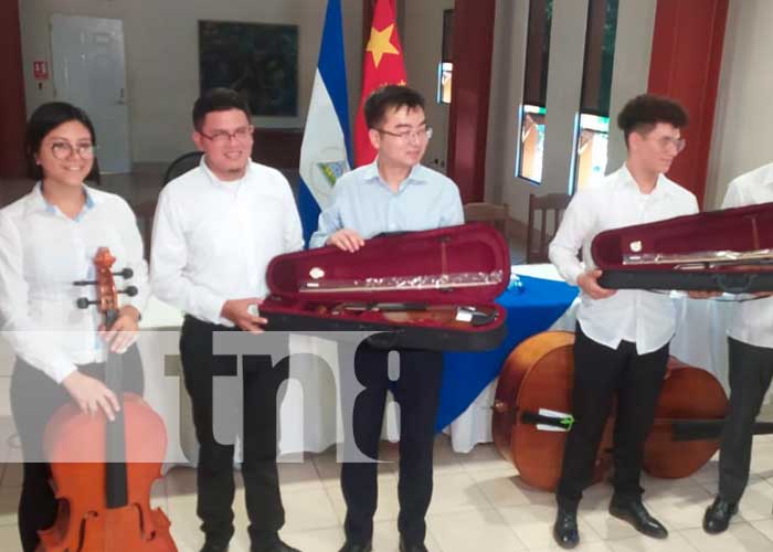 República Popular China dona instrumentos musicales