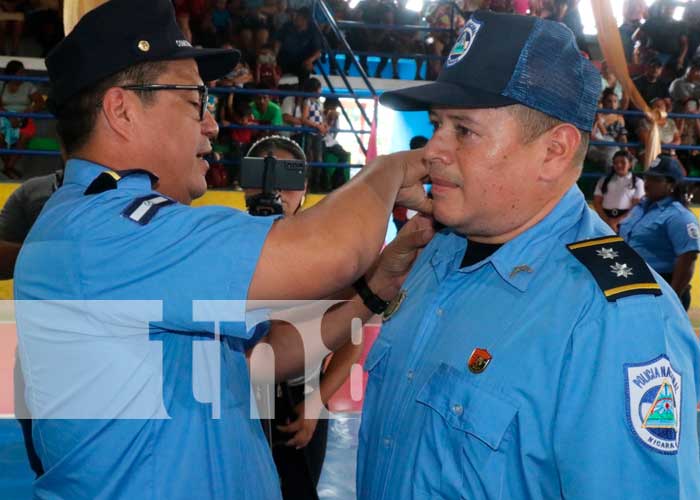 Foto: La Policía Nacional realizó ascensos en grados a los agentes del orden público/TN8