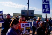 Ampliación de la huelga del sindicato automotriz a más fábricas en Estados Unidos