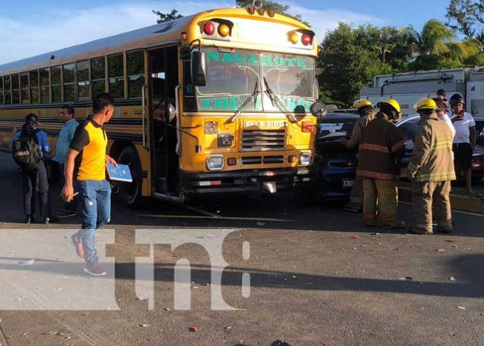 Foto: Conductor de bus Nagarote-Managua provoca fuerte accidente en Ctra. Nueva a León / TN8