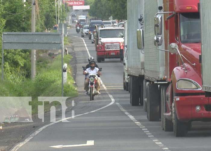 Foto: Imprudencia al conducir en la carretera nueva a León /TN8