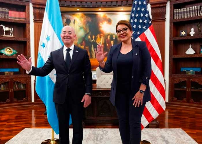 Presidenta de Honduras llega Nueva York, para participar en la Asamblea General de la ONU