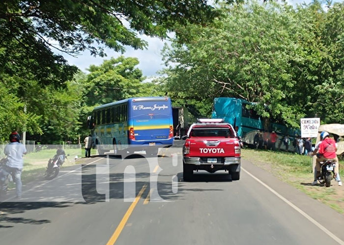 Foto: Choque entre buses en la carretera San Carlos a Juigalpa / TN8