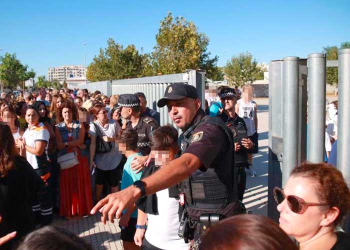Alumno apuñala a cinco personas en una escuela de España