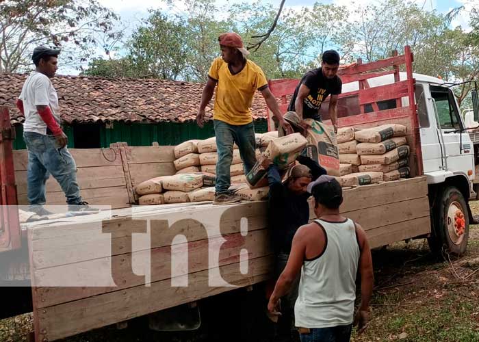 Foto: Autoridades brindan apoyo a los agricultores y ganaderos de San Lucas en Madriz/TN8