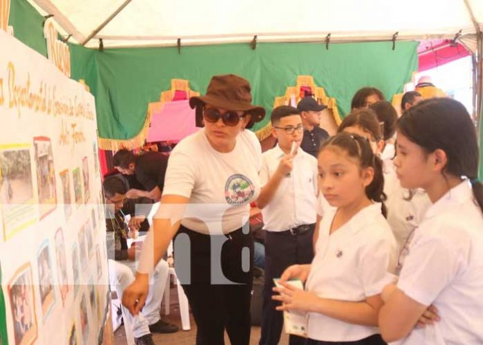 Familias de León se preparan ante emergencias en Feria de SINAPRED