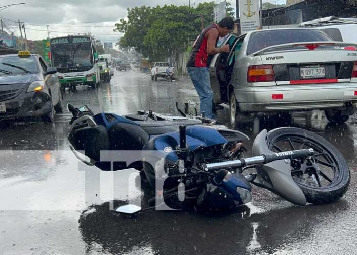 Foto: Motociclista grave tras ser impactado por un taxi y luego por otro vehículo en Juigalpa / TN8