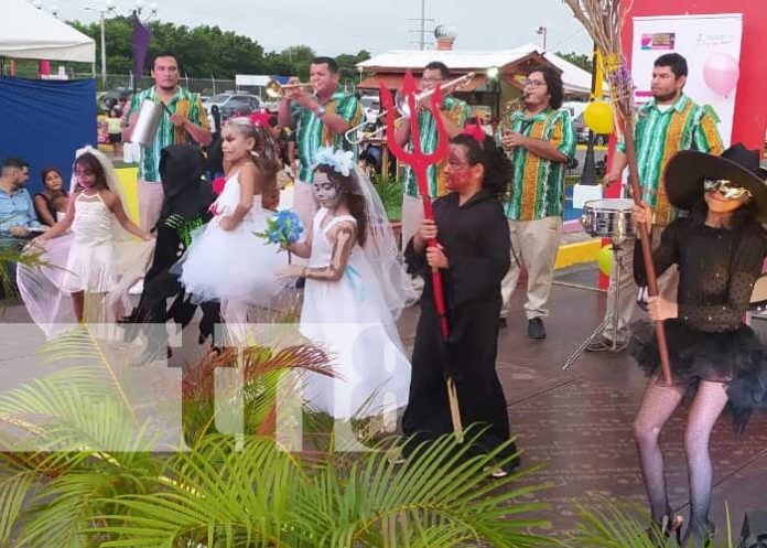 Foto: Celebración creativa del desfile de Agüizotes en el Puerto Salvador Allende/TN8