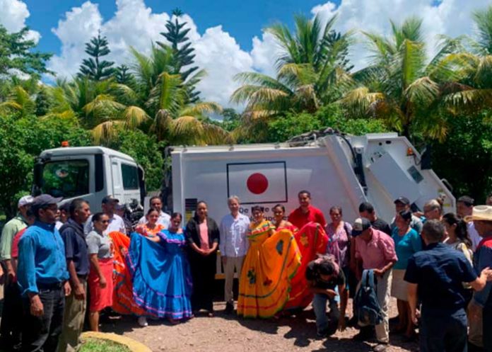 Foto: Santa María de Pantasma recibe nuevo camión recolector de basura donado por Japón/Cortesía