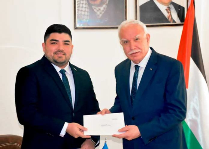 Embajador de Nicaragua en Palestina presenta copias estilo de Cartas Credenciales