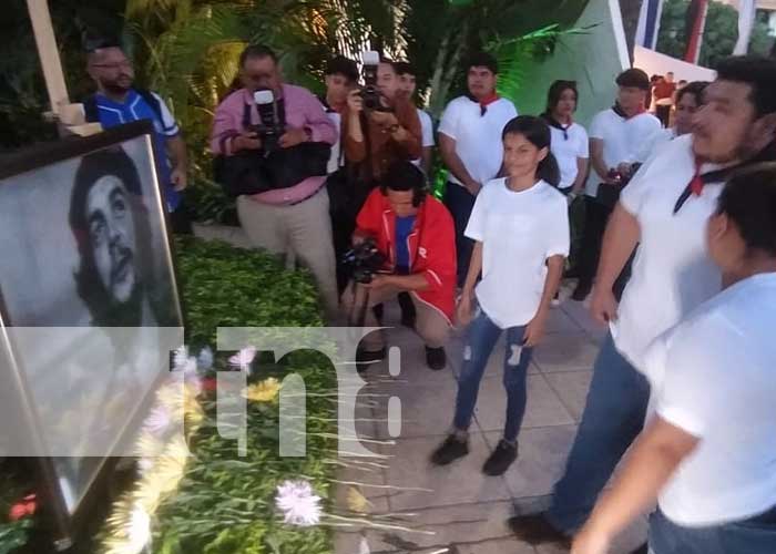 Estudiantes universitarios rinden tributo al Che Guevara en Managua