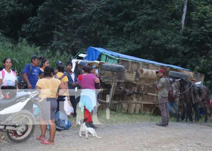 Vuelco de camión en la Costa Caribe Norte deja docenas de heridos