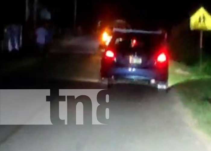 Taxista borracho causa furor en redes, ¡Zigzag mortal en carretera de Jalapa!