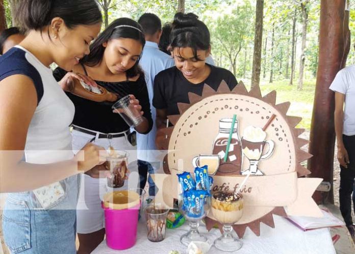 Foto: Jóvenes y adultos de Nandaime exhiben creatividad en feria de proyectos de vida/TN8