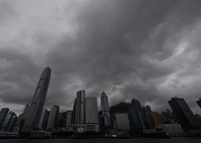 Foto: Koinu Azota Hong Kong: Continúa la Tormenta Tras el Tifón Saola / Cortesía
