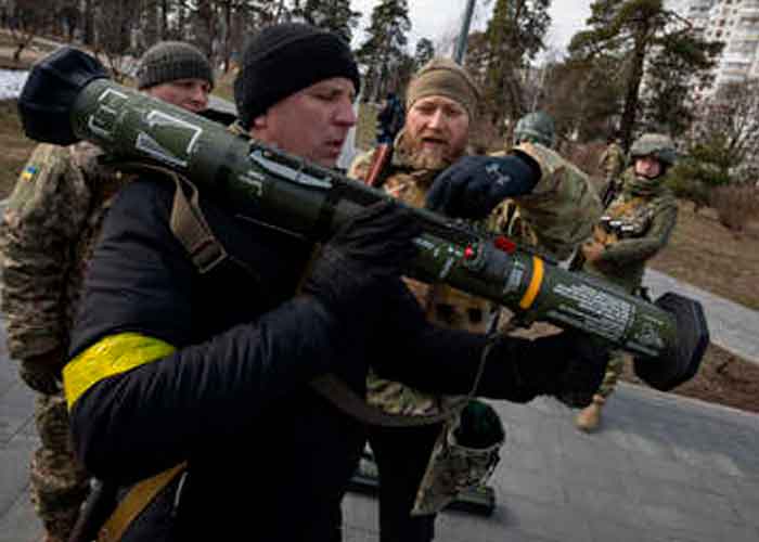Suministro de armas a Kiev alimenta el mercado negro, a pesar de las advertencias de Rusia