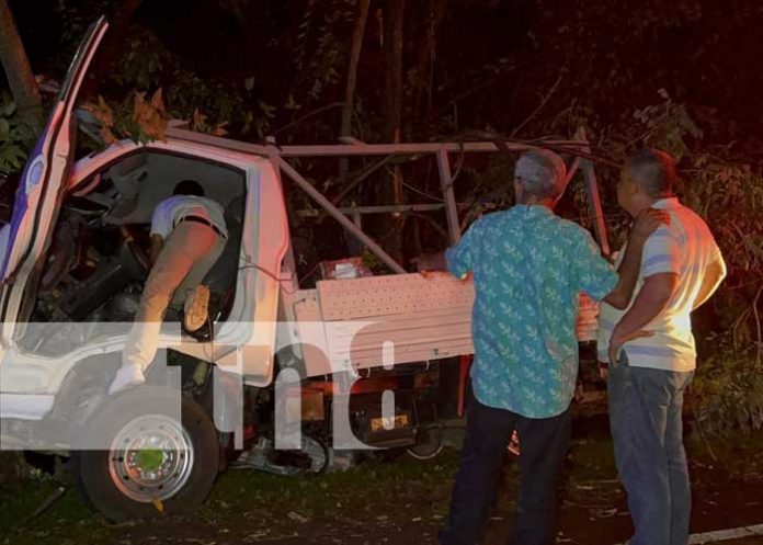 Foto: Tres personas lesionadas en fuerte accidente en carretera Juigalpa hacia El Rama / TN8