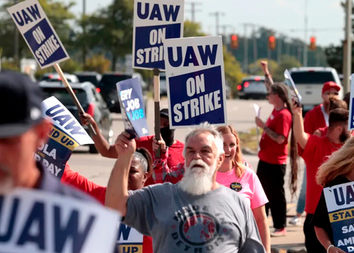 Se intensifican las huelga del sector automotriz en Estados Unidos