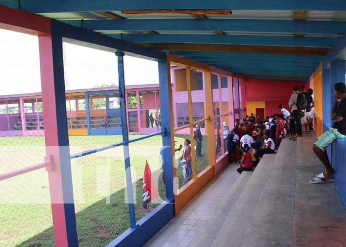 Foto: Alcaldía Municipal inaugura una escuela y un estadio en el municipio de Puerto Cabeza/Tn8