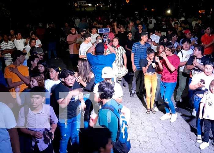 Foto: Concierto en Homenaje al "Che" Guevara en la avenida universitaria Casimiro Sotelo/TN8