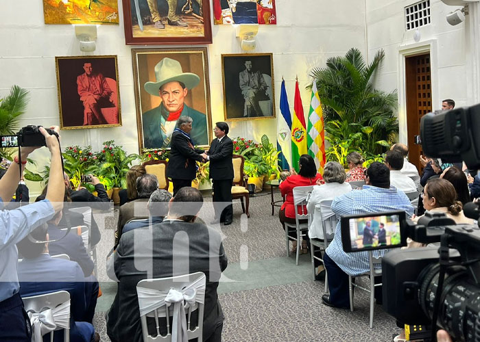 Foto: Condecoración especial del Gobierno de Nicaragua para el Embajador de Bolivia / TN8