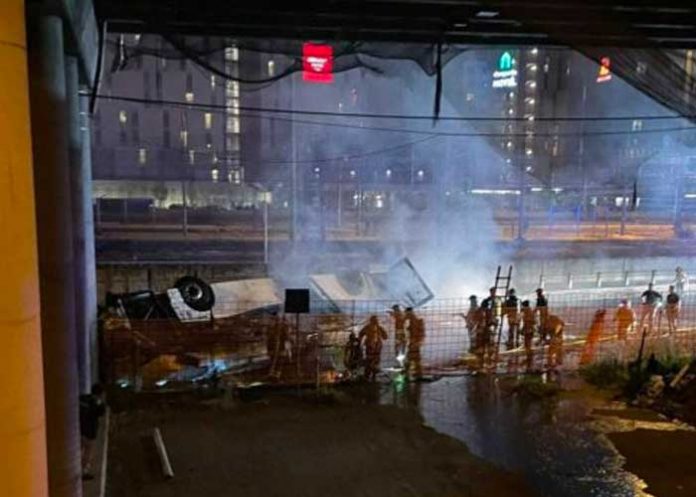 Más de 20 muertos tras caer por un puente un bus en Italia