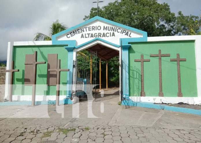 Foto: Limpieza en cementerios de Ometepe / TN8