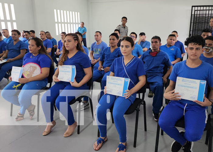 Foto: Certificados por curso de belleza en el penitenciario de León / TN8