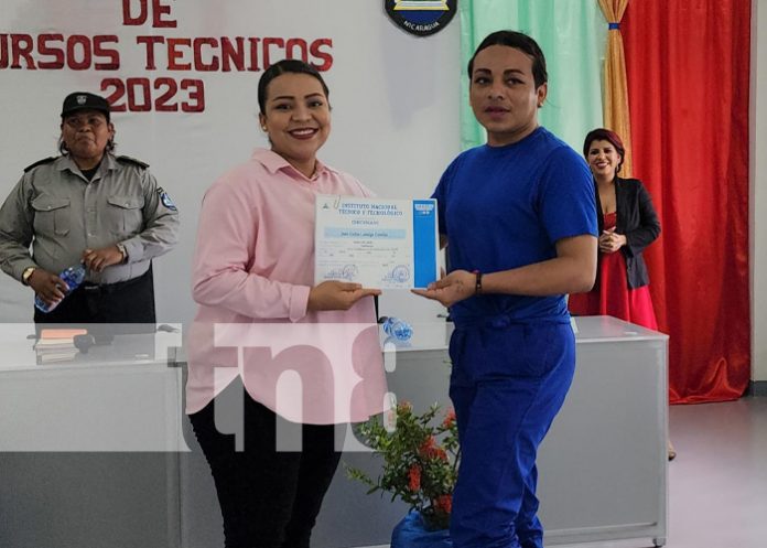 Foto: Certificados por curso de belleza en el penitenciario de León / TN8
