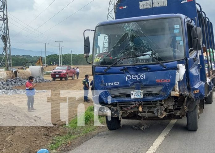 Foto: Accidente con camión de gaseosas en Ciudad Sandino / TN8