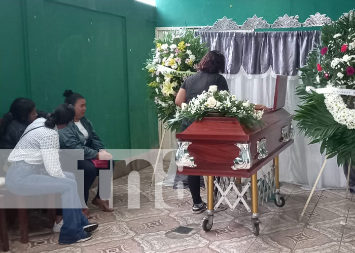 Foto: Familia de la joven que murió por un accidente en Plaza España, Managua / TN8