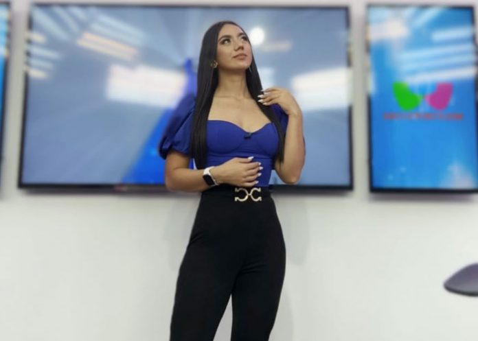 Foto: Karleydi Zeledón, presentadora en Multinoticias