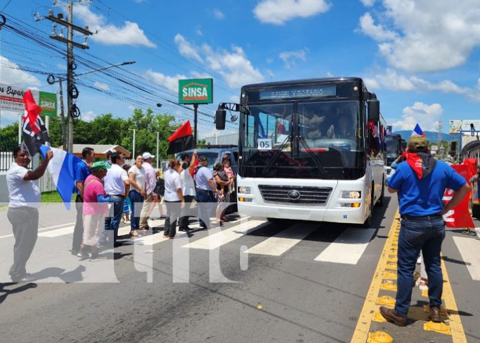 Foto: Nuevas unidades de buses chinos pasan por León / TN8