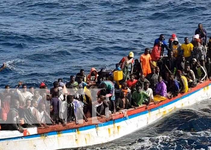 Foto: Migrantes llegan a Canarias